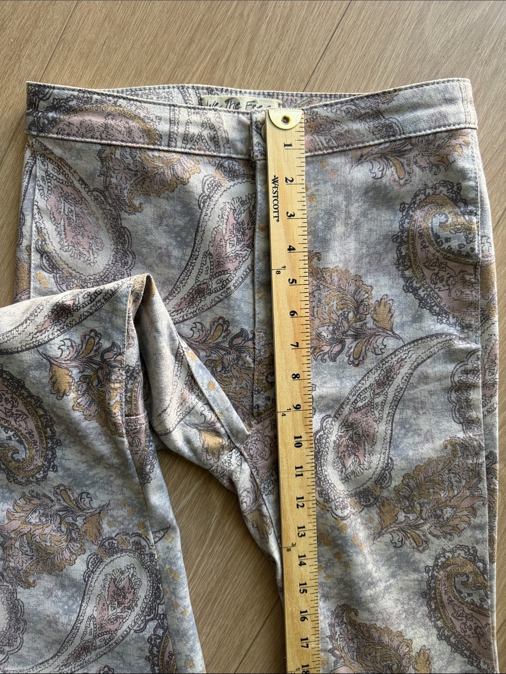 Free People We The Free Just Float On Flare Jeans Limestone Paisley Size 26 - Picture 13 of 16